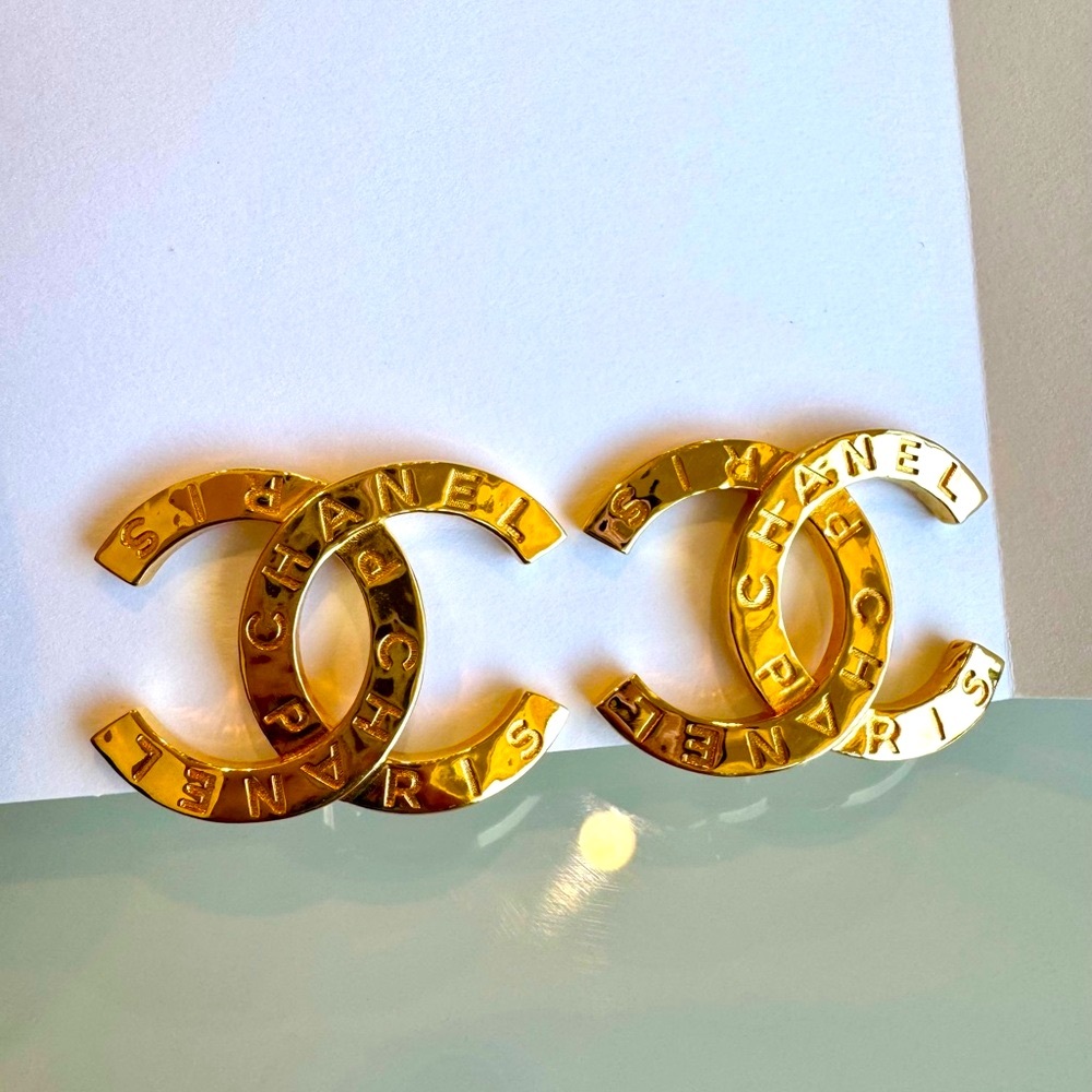 CHANEL Gold Brooch with Iconic CC Design